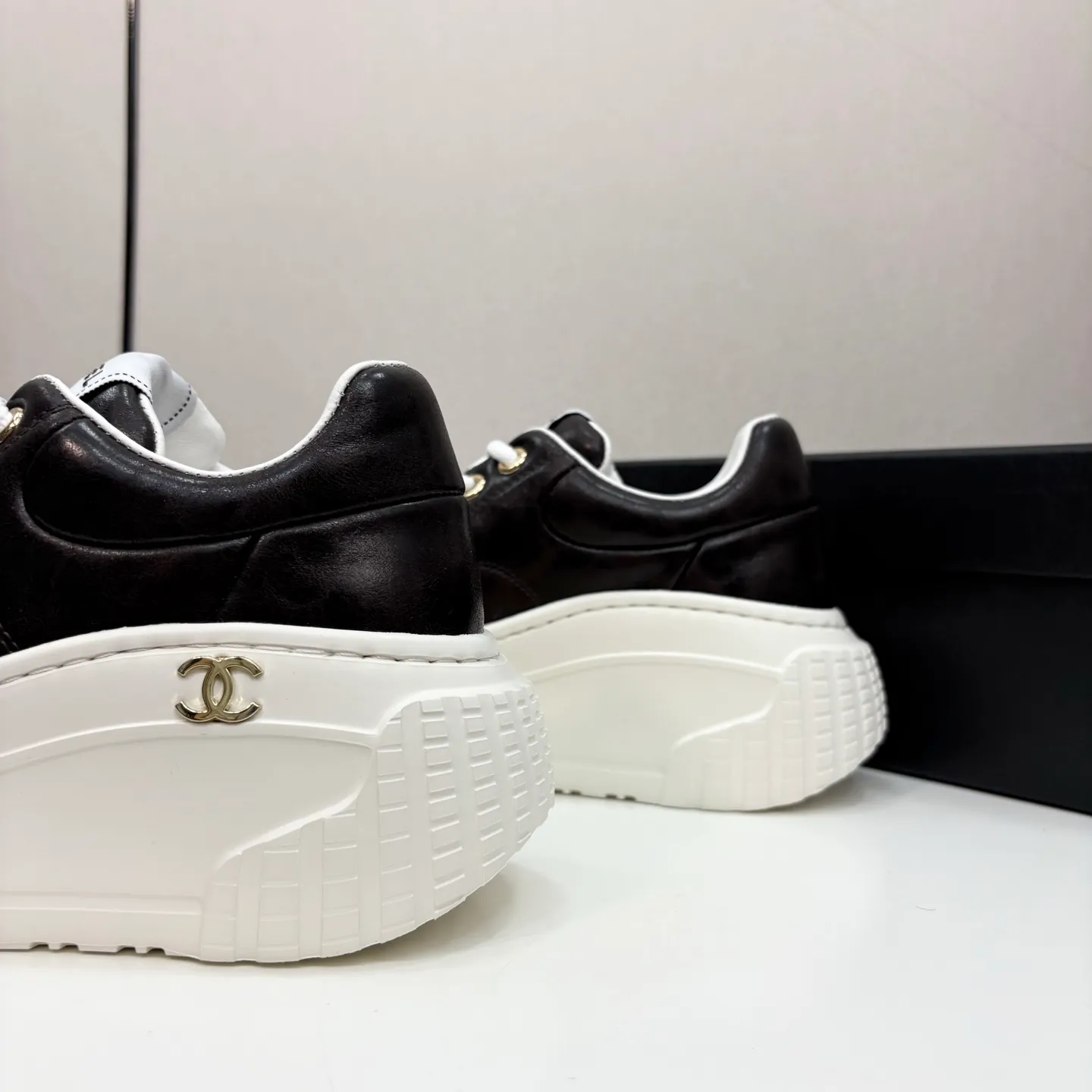 👟👟Ex-factory price 660👟👟 Chanel bread shoes ~ original calfskin panda shoes Chanel 25C latest hot style panda black and white sports shoes casual sneakers Xiaoxiang hot item classic black and white panda color coco girls must pay Fabric: original custom mixed sheepskin lining: original imported breathable mesh lining outsole: Original molded rubber + TPU combination Size: Women's 35-41